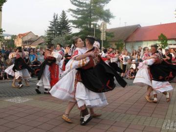 Stavanie májov 2013 (11) Stavanie májov 2013 (11)