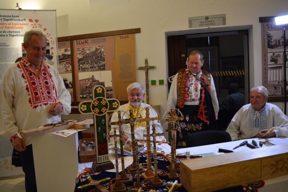 Rezbári - foto Zuzana Juhaniaková.jpg Rezbári - foto Zuzana Juhaniaková.jpg