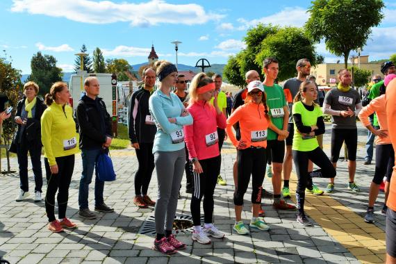 Bežci mestského behu 2017 pred štartom - foto Zuzana Juhaniaková.jpg Bežci mestského behu 2017 pred štartom - foto Zuzana Juhaniaková.jpg