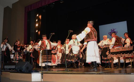 Folklórna skupina Detvani rozvírila atmosféru na javisku Folklórna skupina Detvani rozvírila atmosféru na javisku