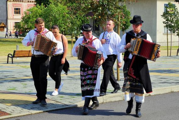 Hore Detvou - hudobná pozvánka, vyhrávanie heligonkárov Hore Detvou - hudobná pozvánka, vyhrávanie heligonkárov