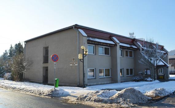 Budova mestského úradu spredu zľava Budova mestského úradu spredu zľava