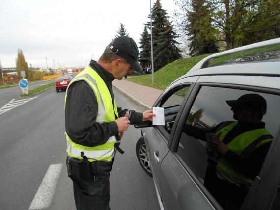 Počas sviatkov polícia očakáva na cestách zvýšený počet áut. Počas sviatkov polícia očakáva na cestách zvýšený počet áut.