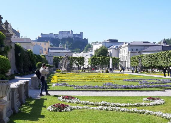 Palác Mirabell v Salzburgu je v zozname kultúrneho dedičstva UNESCO. Palác Mirabell v Salzburgu je v zozname kultúrneho dedičstva UNESCO.