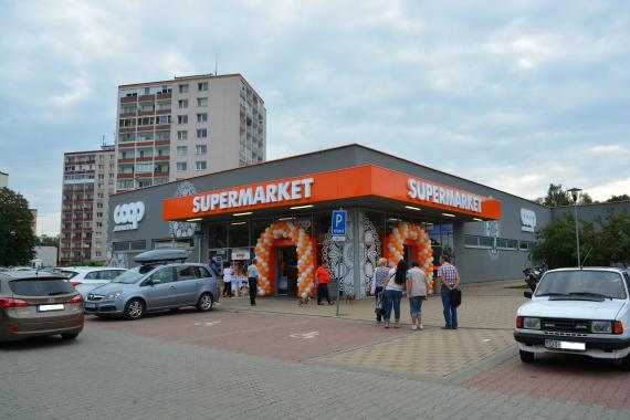 Nový supermarket. Nový supermarket.